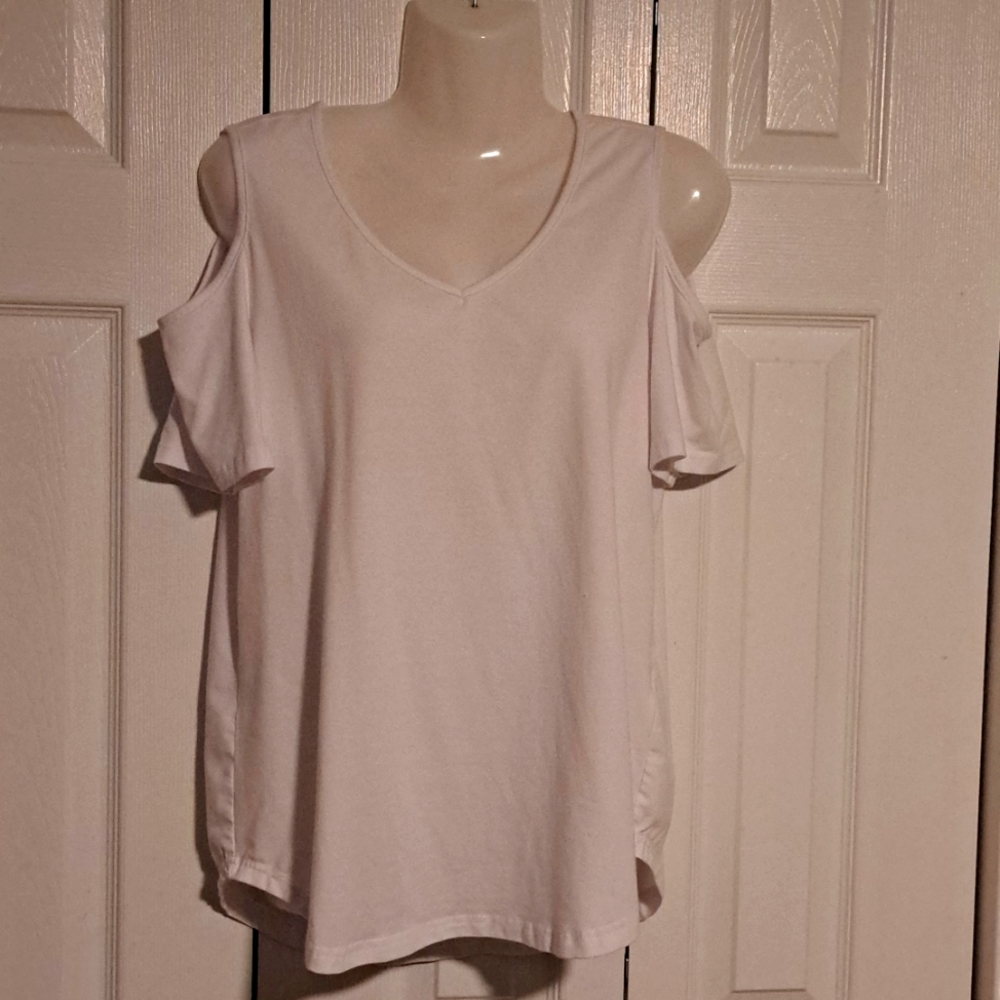 White tee